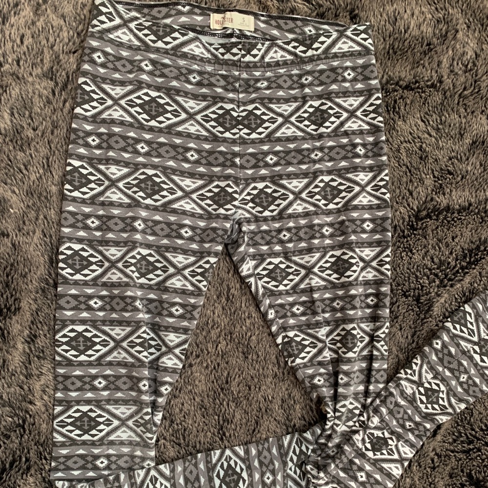 Hollister Tribal legging size small
